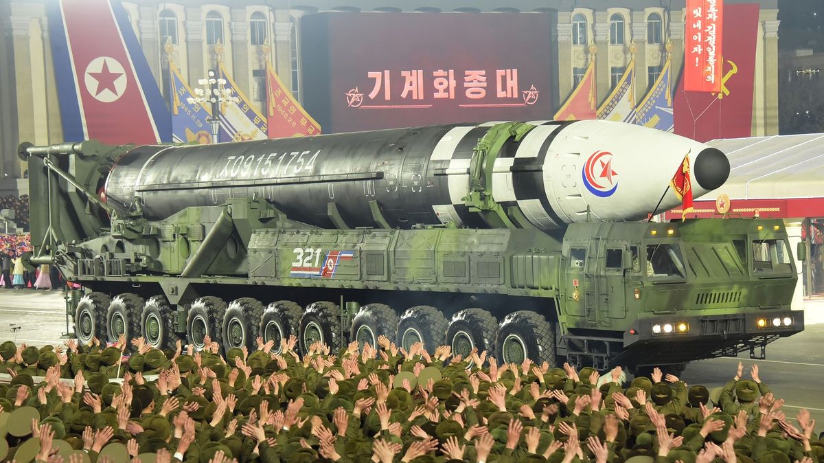 Varování pro svět. Severní Korea ukázala dosud nejrozsáhlejší jaderný arzenál